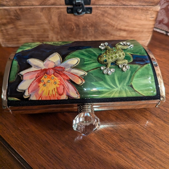 Debbie Brooks New York Swarovski Crystal Frog and Lily clutch - Picture 3 of 14